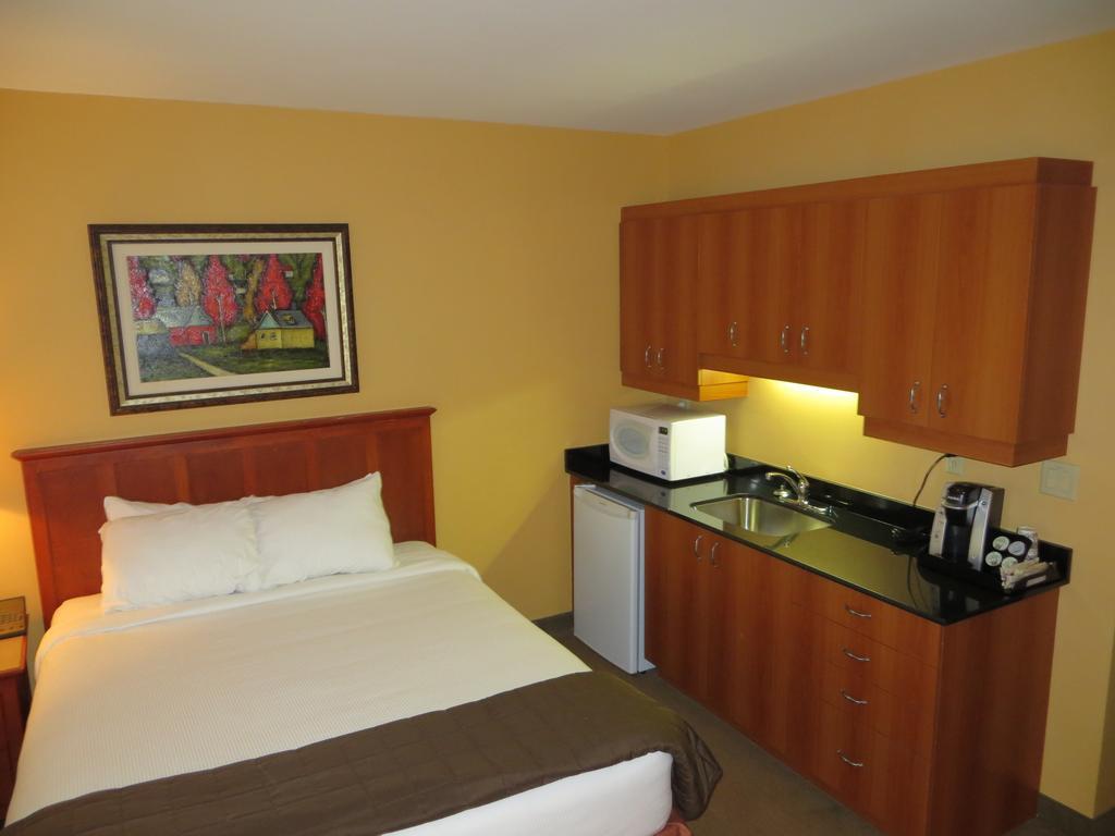 Hotel St-Bernard Saint-Bernard-de-Lacolle 部屋 写真