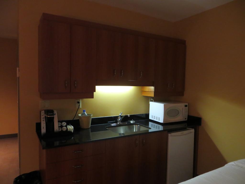 Hotel St-Bernard Saint-Bernard-de-Lacolle 部屋 写真