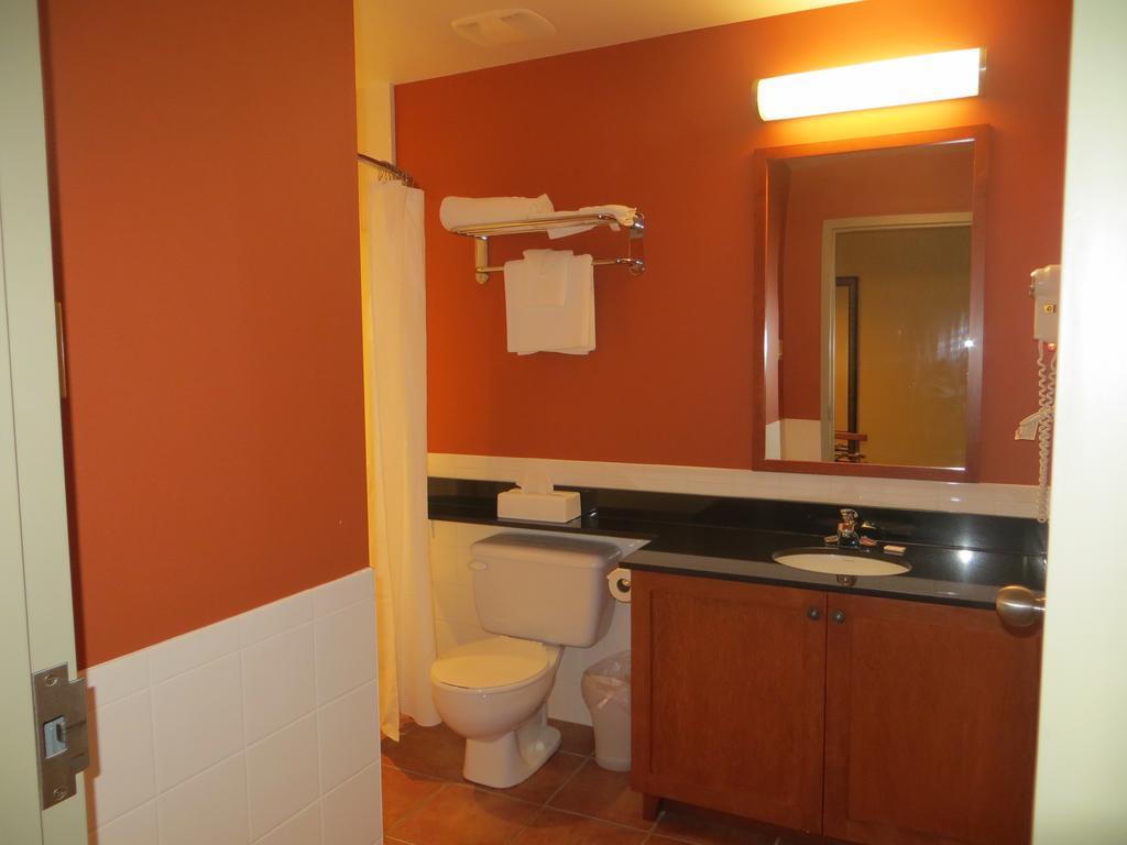 Hotel St-Bernard Saint-Bernard-de-Lacolle 部屋 写真