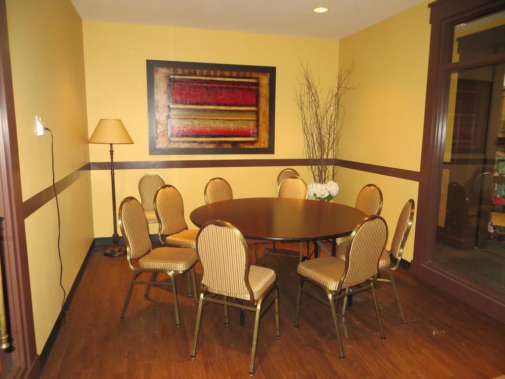 Hotel St-Bernard Saint-Bernard-de-Lacolle エクステリア 写真