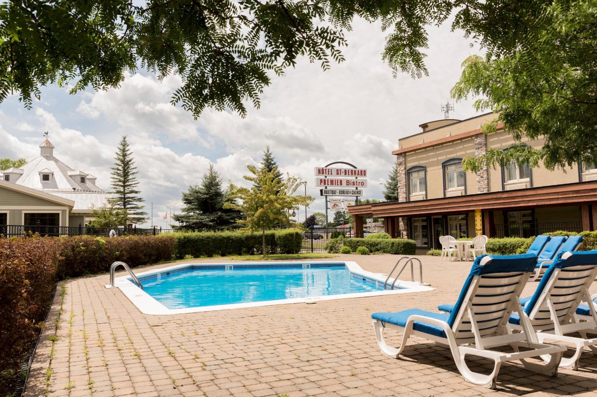 Hotel St-Bernard Saint-Bernard-de-Lacolle エクステリア 写真