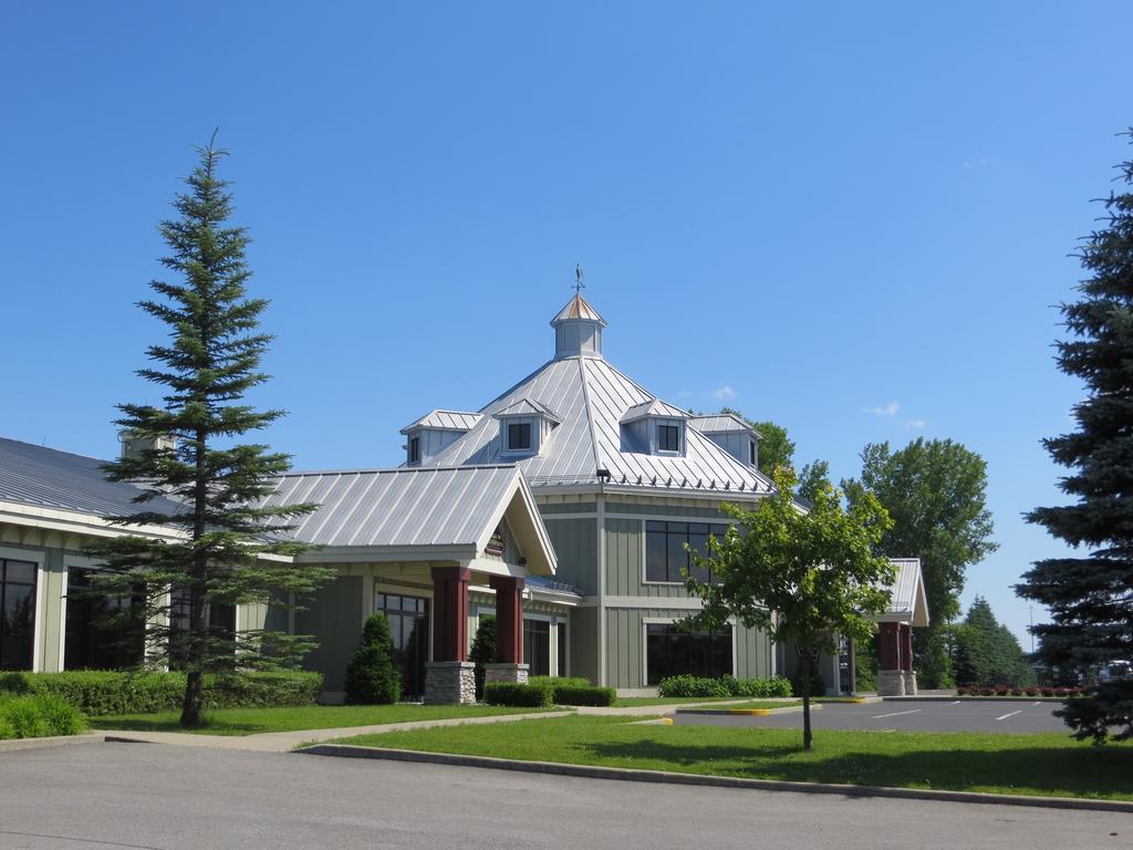 Hotel St-Bernard Saint-Bernard-de-Lacolle エクステリア 写真